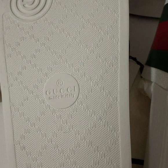 Gucci White Slides with Red and Green Accents - Picture 7 of 10